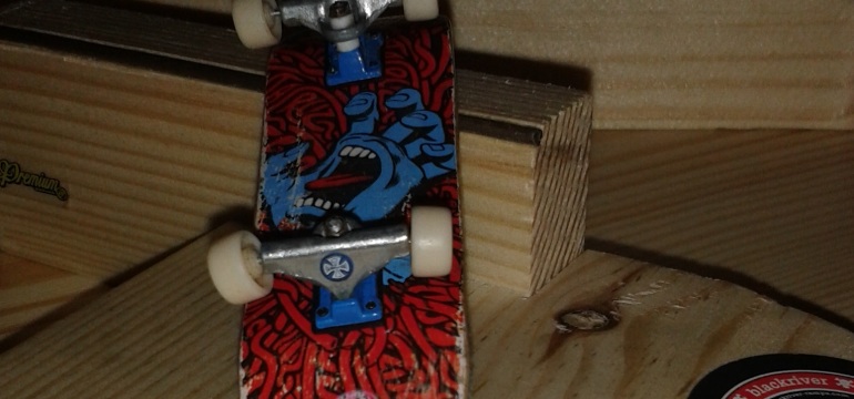 Představení fingerboardu Tech Deck (Santa Cruz)